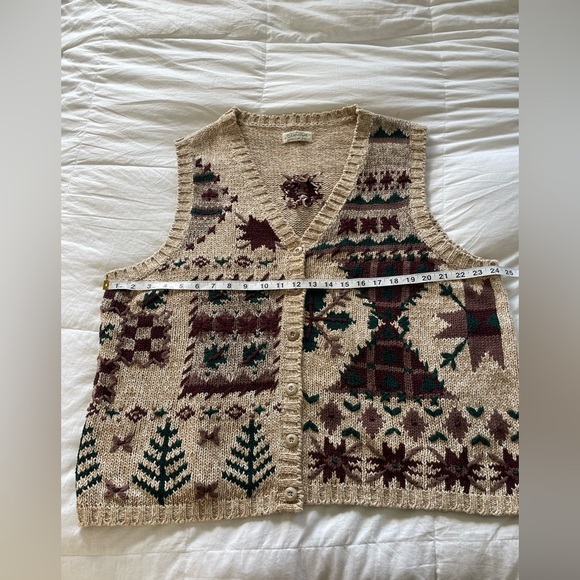 Vintage St. John’s Bay Holiday Sweater Vest Beige Knit Christmas Trees Fair Isle - Picture 8 of 9